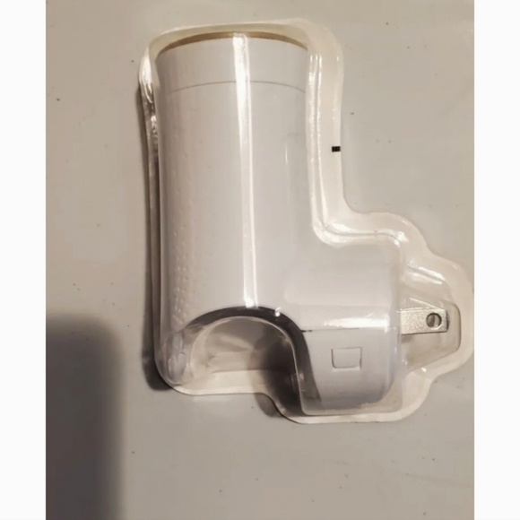 Glade Plug-in Scented Warmers, Qty: 5, NEW - Picture 3 of 4